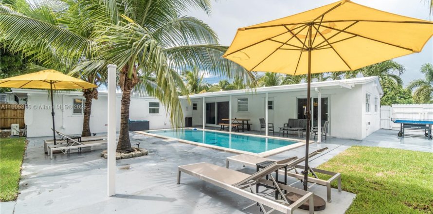 Villa ou maison à Hollywood, Floride 6 chambres, 142.7 m2 № 1956147