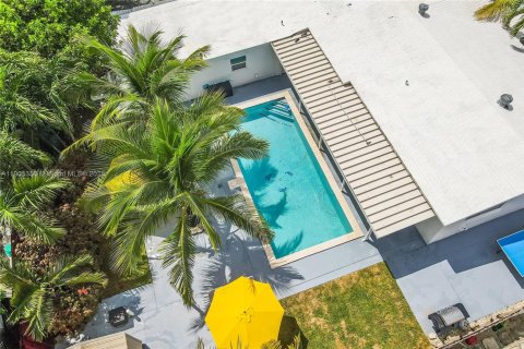 Villa ou maison à louer à Hollywood, Floride: 6 chambres, 142.7 m2 № 1956147 - photo 20