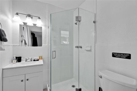 Villa ou maison à louer à Hollywood, Floride: 6 chambres, 142.7 m2 № 1956147 - photo 14