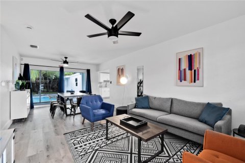 Villa ou maison à louer à Hollywood, Floride: 6 chambres, 142.7 m2 № 1956147 - photo 4