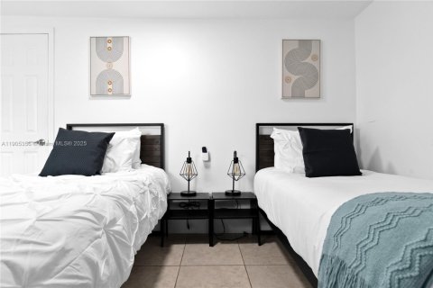 Villa ou maison à louer à Hollywood, Floride: 6 chambres, 142.7 m2 № 1956147 - photo 23