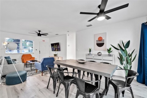 Villa ou maison à louer à Hollywood, Floride: 6 chambres, 142.7 m2 № 1956147 - photo 8