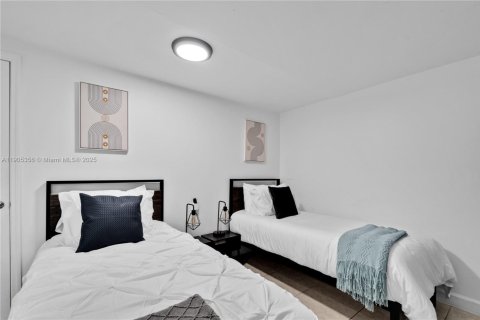 Villa ou maison à louer à Hollywood, Floride: 6 chambres, 142.7 m2 № 1956147 - photo 22