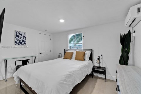 Villa ou maison à louer à Hollywood, Floride: 6 chambres, 142.7 m2 № 1956147 - photo 12