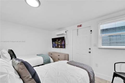 Villa ou maison à louer à Hollywood, Floride: 6 chambres, 142.7 m2 № 1956147 - photo 21