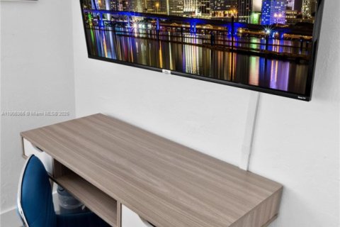 Villa ou maison à louer à Hollywood, Floride: 6 chambres, 142.7 m2 № 1956147 - photo 16