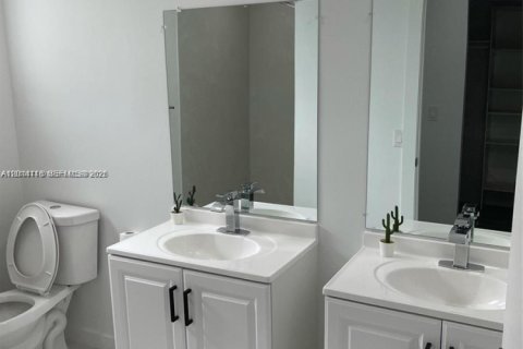 Villa ou maison à louer à Homestead, Floride: 3 chambres, 127.65 m2 № 2076212 - photo 13