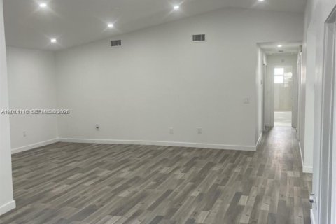 Villa ou maison à louer à Homestead, Floride: 3 chambres, 127.65 m2 № 2076212 - photo 4