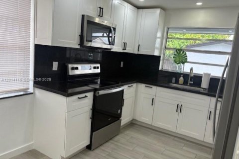 Villa ou maison à louer à Homestead, Floride: 3 chambres, 127.65 m2 № 2076212 - photo 3