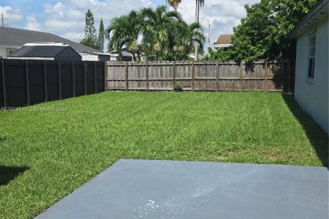 Villa ou maison à louer à Homestead, Floride: 3 chambres, 127.65 m2 № 2076212 - photo 15