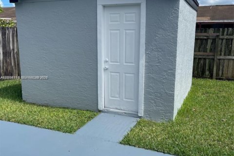 Villa ou maison à louer à Homestead, Floride: 3 chambres, 127.65 m2 № 2076212 - photo 16