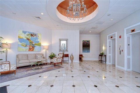Condo in Saint Petersburg, Florida, 3 bedrooms  № 1808055 - photo 5