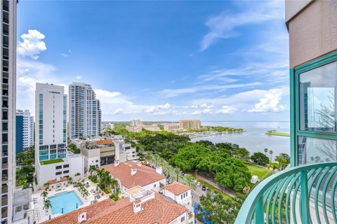 Condo in Saint Petersburg, Florida, 3 bedrooms  № 1808055 - photo 16