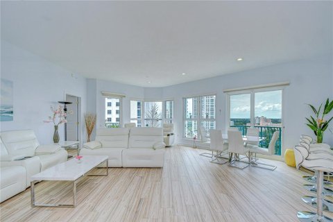 Condo in Saint Petersburg, Florida, 3 bedrooms  № 1808055 - photo 10