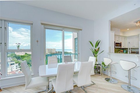 Condo in Saint Petersburg, Florida, 3 bedrooms  № 1808055 - photo 11