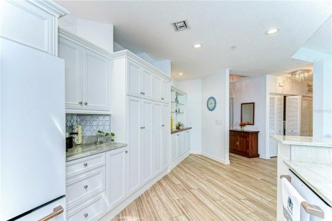 Condo in Saint Petersburg, Florida, 3 bedrooms  № 1808055 - photo 9