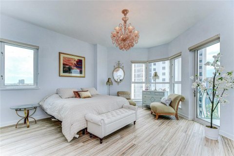 Condo in Saint Petersburg, Florida, 3 bedrooms  № 1808055 - photo 17