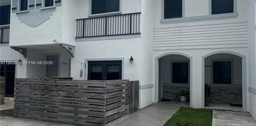 Adosado en Homestead, Florida 3 dormitorios, 135.92 m2 № 2006667