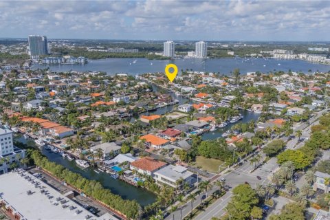 Casa en venta en North Miami Beach, Florida, 4 dormitorios, 395.48 m2 № 2019098 - foto 7