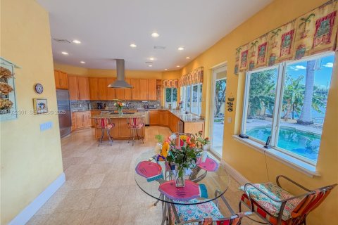 Casa en venta en North Miami Beach, Florida, 4 dormitorios, 395.48 m2 № 2019098 - foto 24