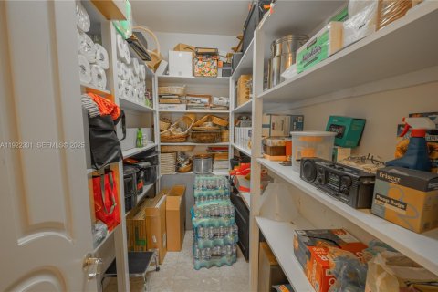 Casa en venta en North Miami Beach, Florida, 4 dormitorios, 395.48 m2 № 2019098 - foto 11