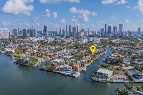 Casa en venta en North Miami Beach, Florida, 4 dormitorios, 395.48 m2 № 2019098 - foto 5