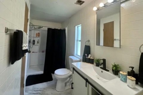 House in Okeechobee, Florida 4 bedrooms, 203.27 sq.m. № 2248493 - photo 9