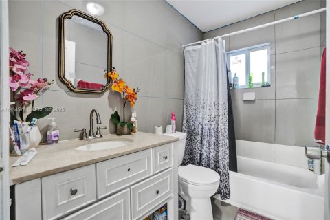 Villa ou maison à vendre à Miami, Floride: 3 chambres, 139.35 m2 № 1992741 - photo 26