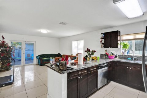 Villa ou maison à vendre à Miami, Floride: 3 chambres, 139.35 m2 № 1992741 - photo 24