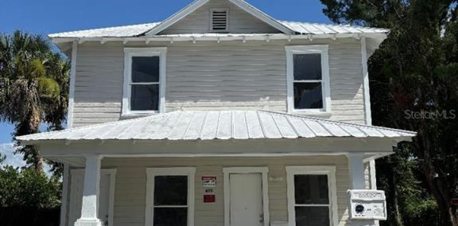 Commercial property in New Smyrna Beach, Florida 3 bedrooms, 133.78 sq.m. № 1837816