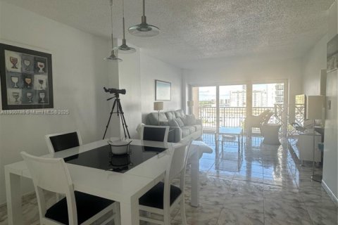 Condominio en alquiler en Hallandale Beach, Florida, 1 dormitorio, 74.14 m2 № 1952086 - foto 5