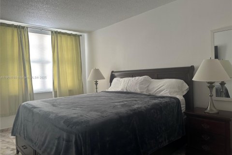 Condominio en alquiler en Hallandale Beach, Florida, 1 dormitorio, 74.14 m2 № 1952086 - foto 13