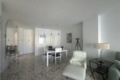 Condominio en alquiler en Hallandale Beach, Florida, 1 dormitorio, 74.14 m2 № 1952086 - foto 6