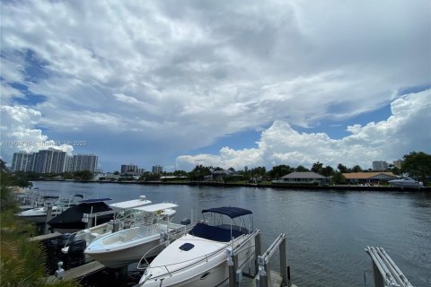 Condominio en alquiler en Hallandale Beach, Florida, 1 dormitorio, 74.14 m2 № 1952086 - foto 19
