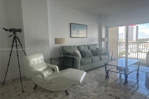 Condominio en alquiler en Hallandale Beach, Florida, 1 dormitorio, 74.14 m2 № 1952086 - foto 7