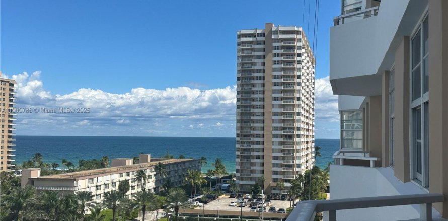 Condominio en Hallandale Beach, Florida, 1 dormitorio  № 1952086