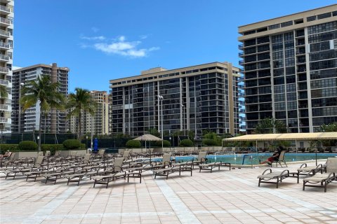 Condominio en alquiler en Hallandale Beach, Florida, 1 dormitorio, 74.14 m2 № 1952086 - foto 20