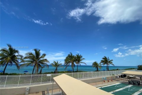 Condominio en alquiler en Hallandale Beach, Florida, 1 dormitorio, 74.14 m2 № 1952086 - foto 23