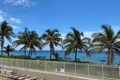 Condominio en alquiler en Hallandale Beach, Florida, 1 dormitorio, 74.14 m2 № 1952086 - foto 4