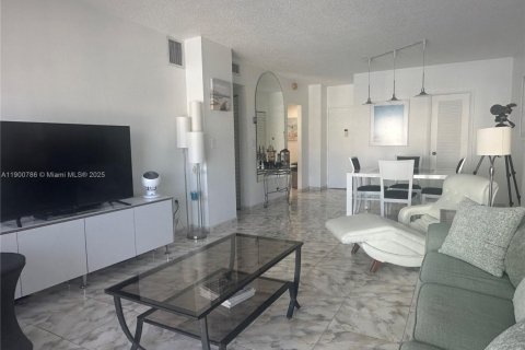 Condominio en alquiler en Hallandale Beach, Florida, 1 dormitorio, 74.14 m2 № 1952086 - foto 8