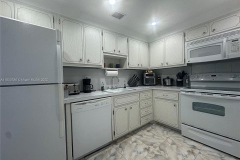 Condominio en alquiler en Hallandale Beach, Florida, 1 dormitorio, 74.14 m2 № 1952086 - foto 10