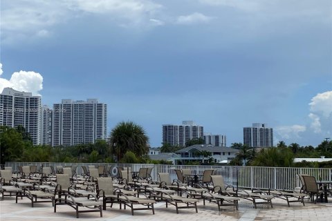 Condominio en alquiler en Hallandale Beach, Florida, 1 dormitorio, 74.14 m2 № 1952086 - foto 21