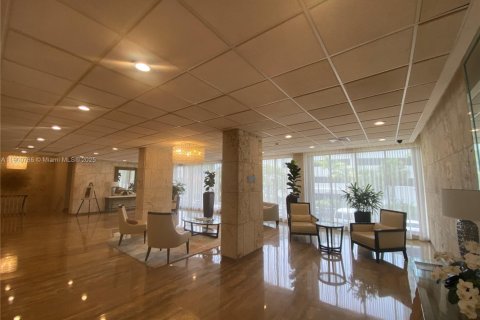 Condominio en alquiler en Hallandale Beach, Florida, 1 dormitorio, 74.14 m2 № 1952086 - foto 24