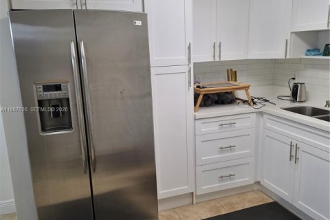 Снять в аренду кондоминиум в Холливуд, Флорида 2 спальни, 123.75м2, № 2028429 - фото 3