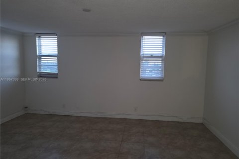 Снять в аренду кондоминиум в Холливуд, Флорида 2 спальни, 123.75м2, № 2028429 - фото 23