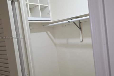 Снять в аренду кондоминиум в Холливуд, Флорида 2 спальни, 123.75м2, № 2028429 - фото 22