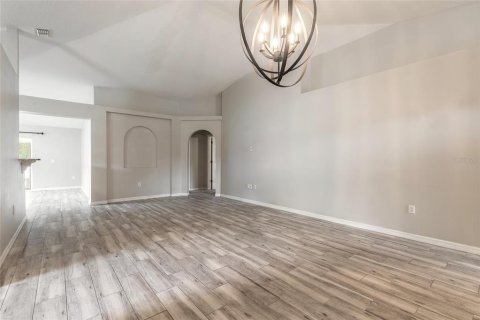 House in Port Orange, Florida 4 bedrooms, 174.1 sq.m. № 2148147 - photo 8