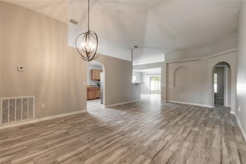 House in Port Orange, Florida 4 bedrooms, 174.1 sq.m. № 2148147 - photo 6