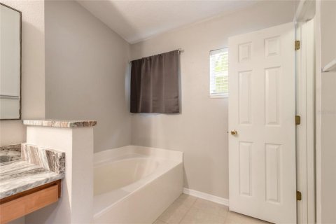 House in Port Orange, Florida 4 bedrooms, 174.1 sq.m. № 2148147 - photo 15