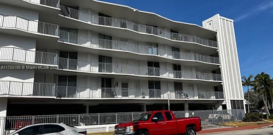 Condo in Miami Beach, Florida, 1 bedroom № 1874519